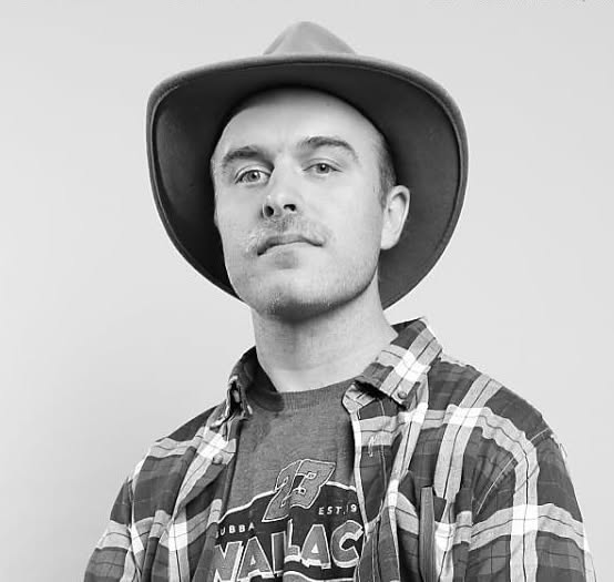 DOLLY: Freelance journalist and host of Wick's Picks on Hound FM joins Chris Smith - episode artwork