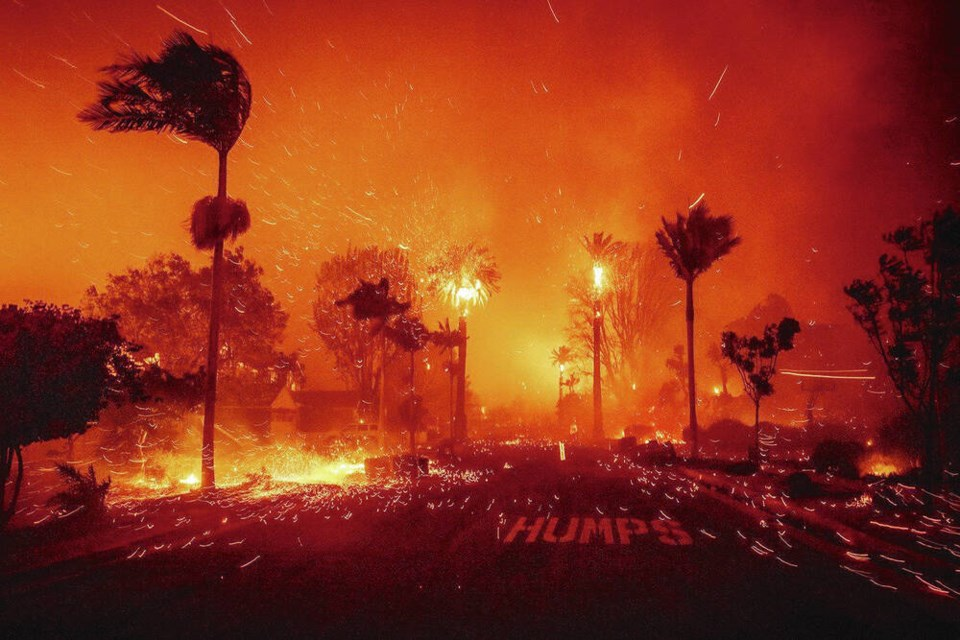 Chris Smith Highlights: LA WILDFIRES -  Independent journalist Corinne Cliford joins Chris from LA 