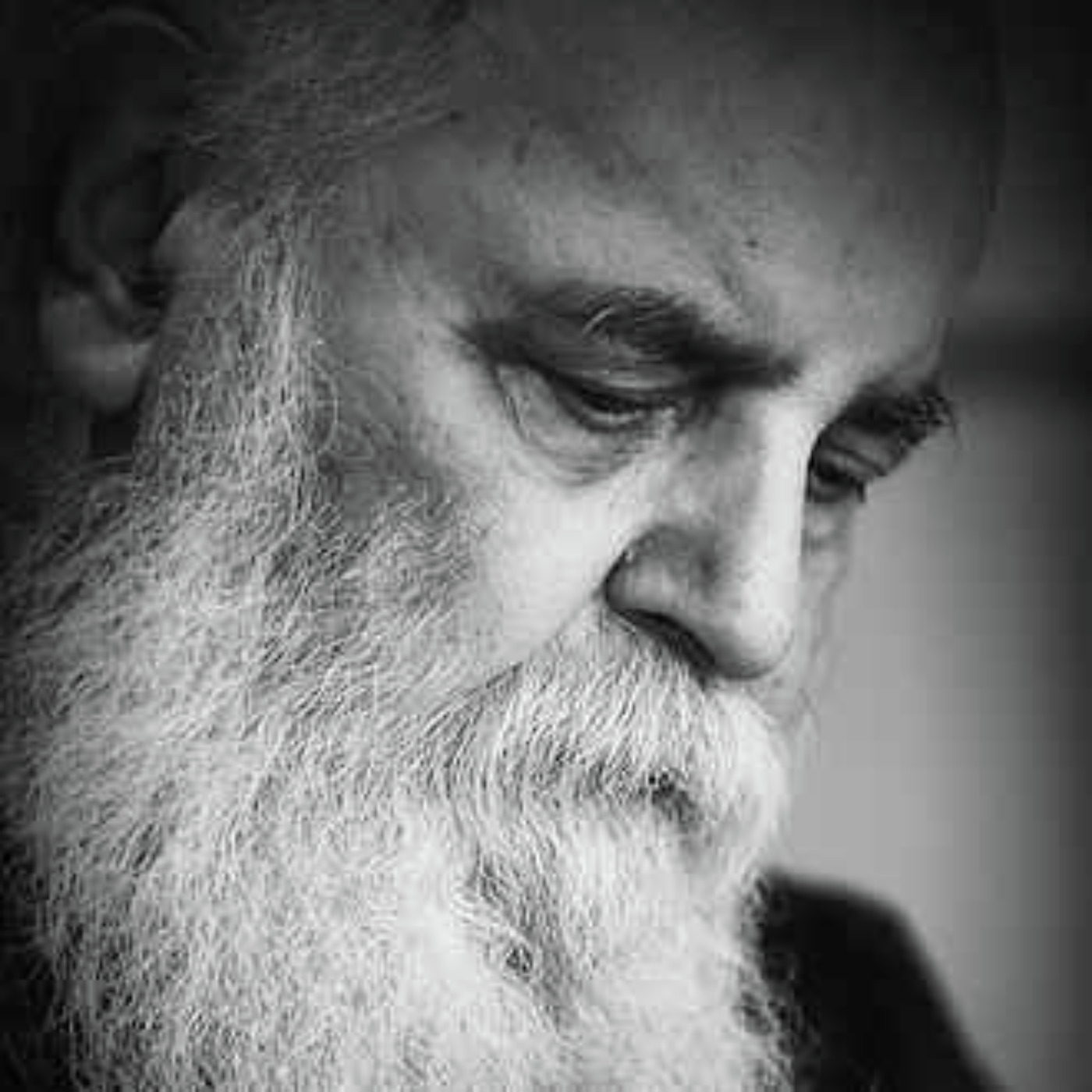 چشم پر اشک زمین