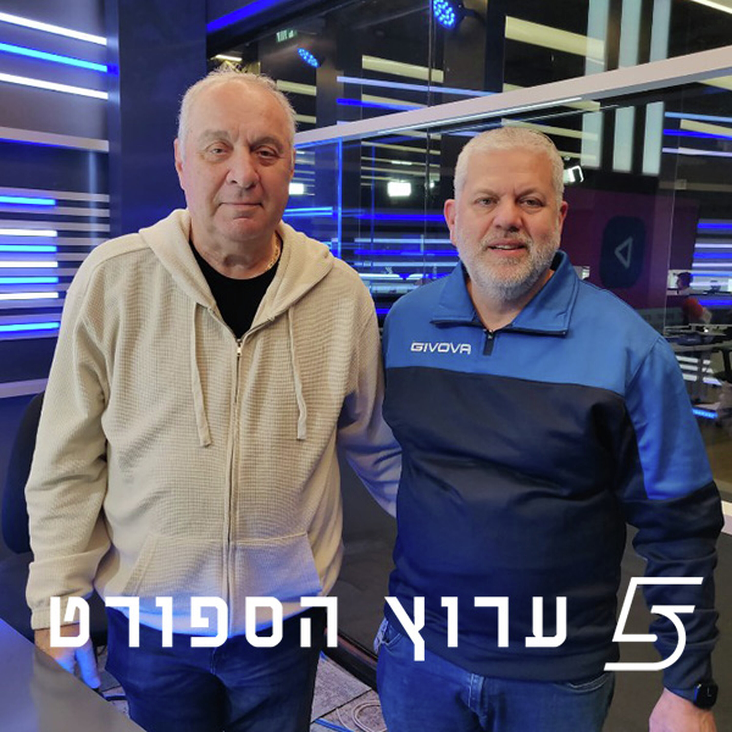 שניים אוחזין בכדור - פרק 62 episode artwork