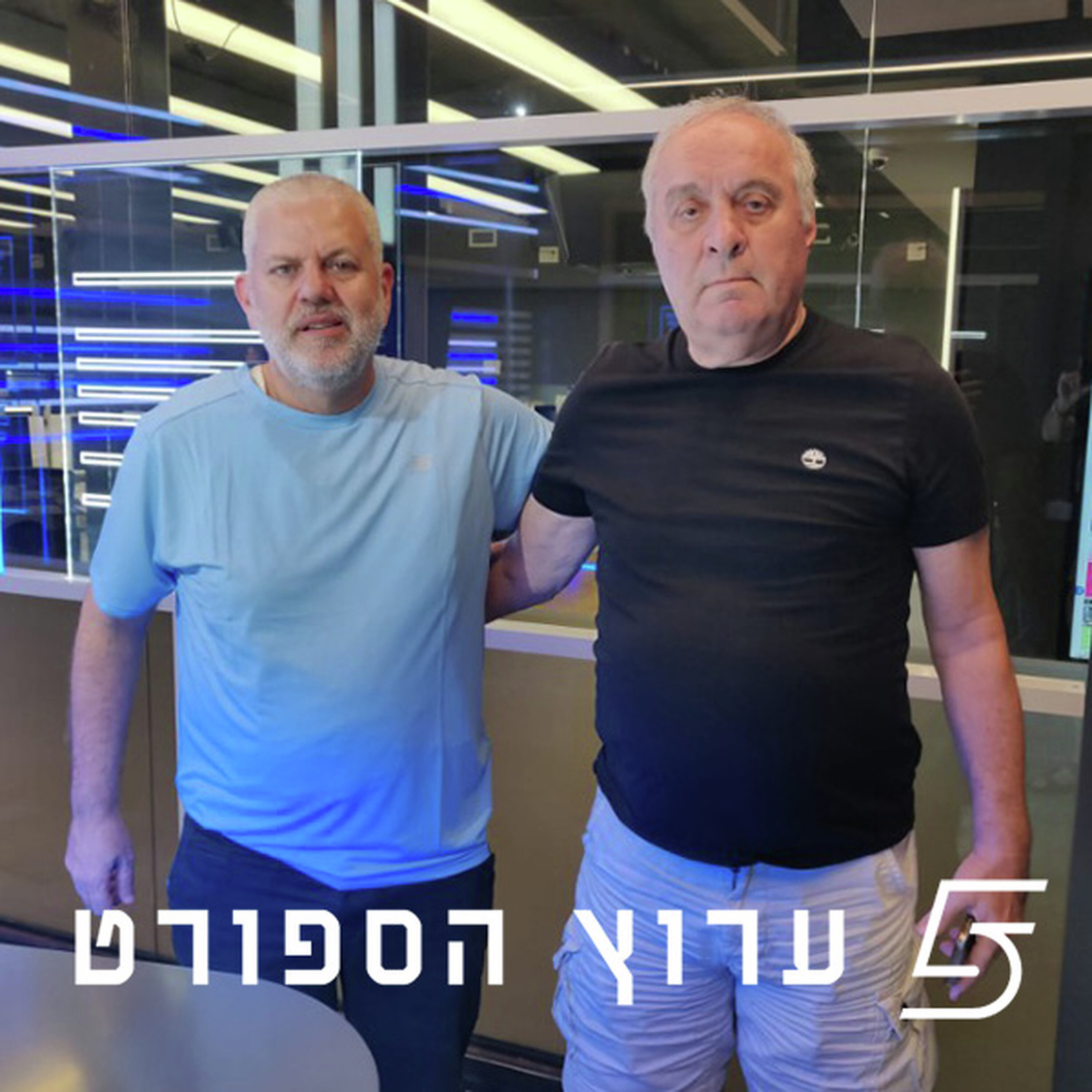שניים אוחזין בכדור - פרק 34