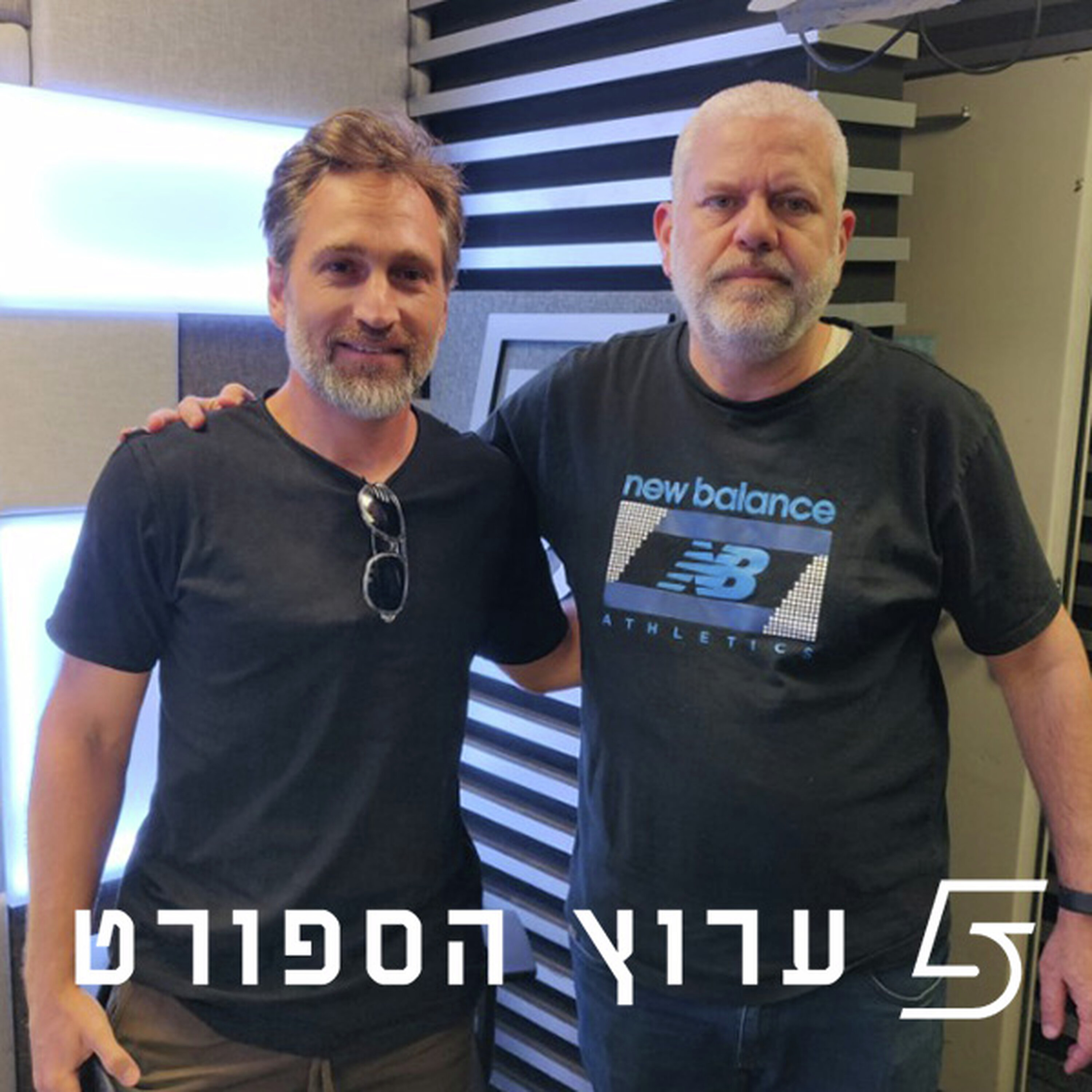 שניים אוחזין בכדור - פרק 24