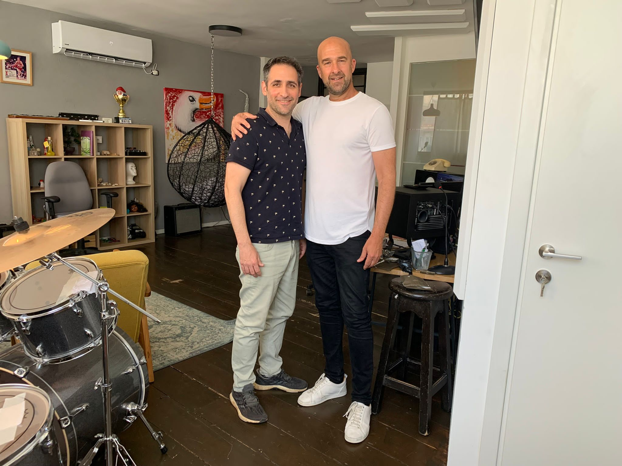 פרק 201: שי ישראל, מנהל קריאטיב, לושה