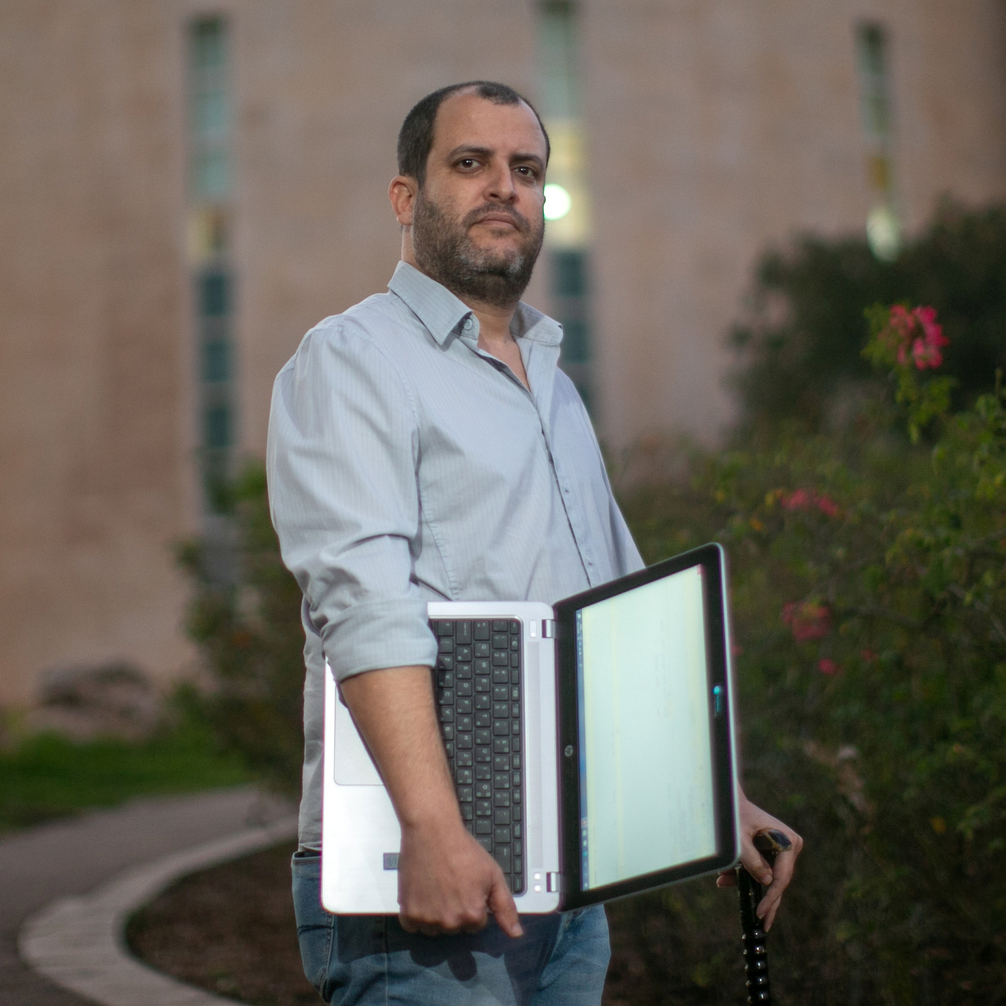 צייד הבוטים: שומר הסף המקוון של אזרחי ישראל