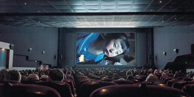 סטורי הפרברים: האם צילום הווידאו לגובה הוא העתיד של עולם הבידור?