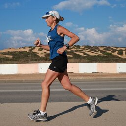 מאה ימים, מאה מרתונים - אישה אחת