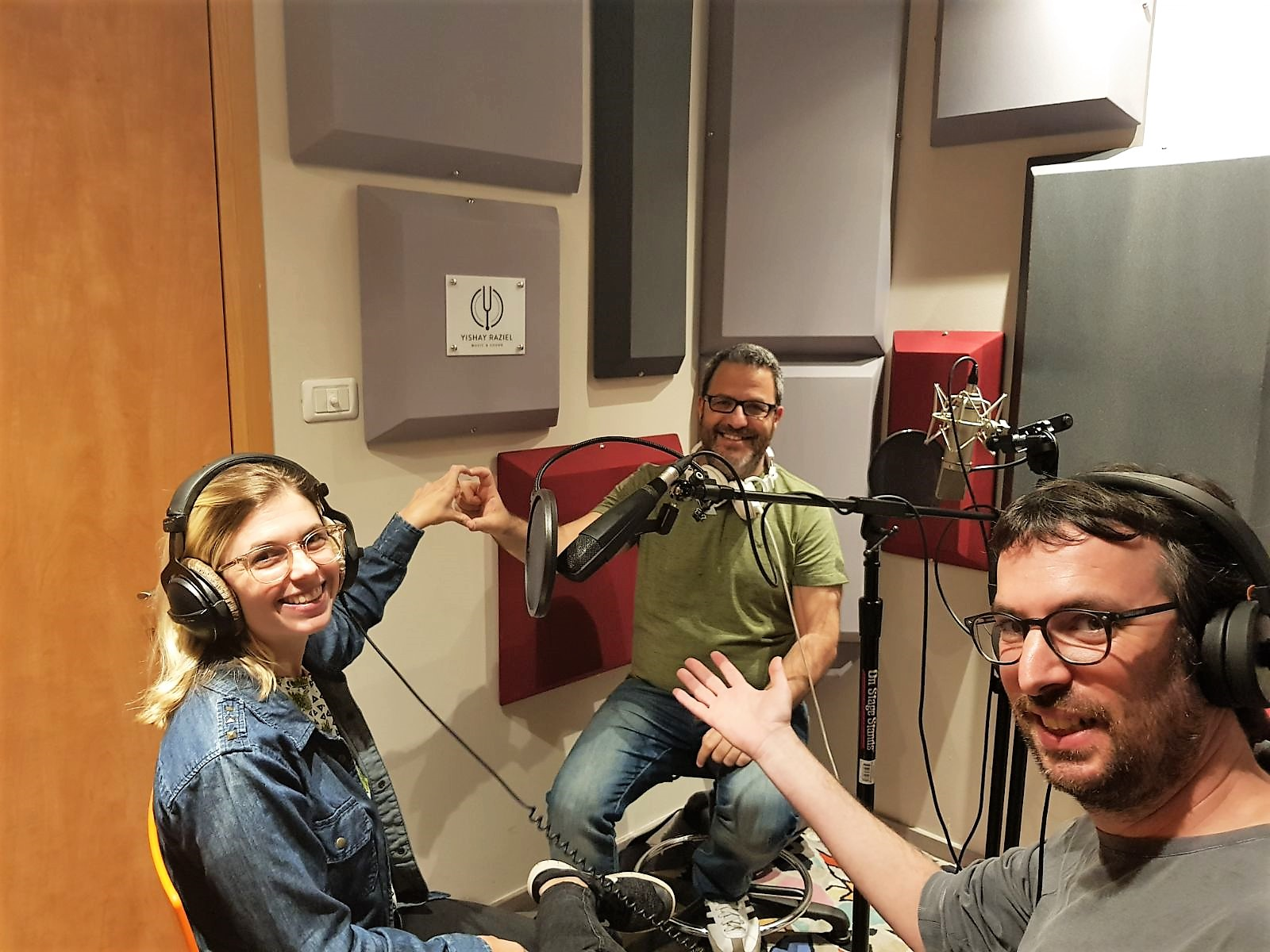 פרק 37- שיחה עם נטלי מרכוס ואסף בייזר, יוצרי "היהודים באים"