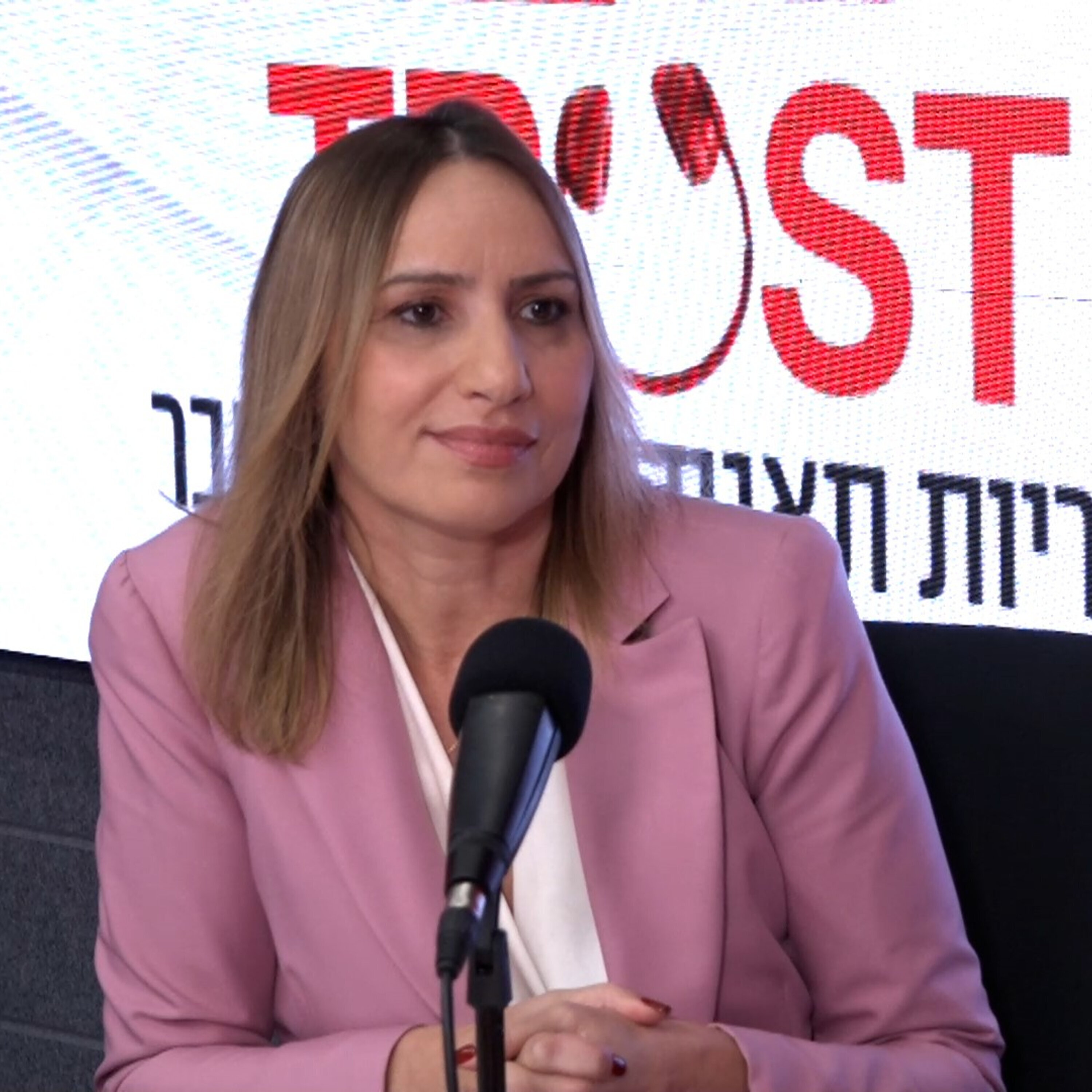 דינה בן טל מנכ"לית אלעל: תעופה תחת אש דינה בן טל מנכ"לית אלעל: תעופה תחת אש