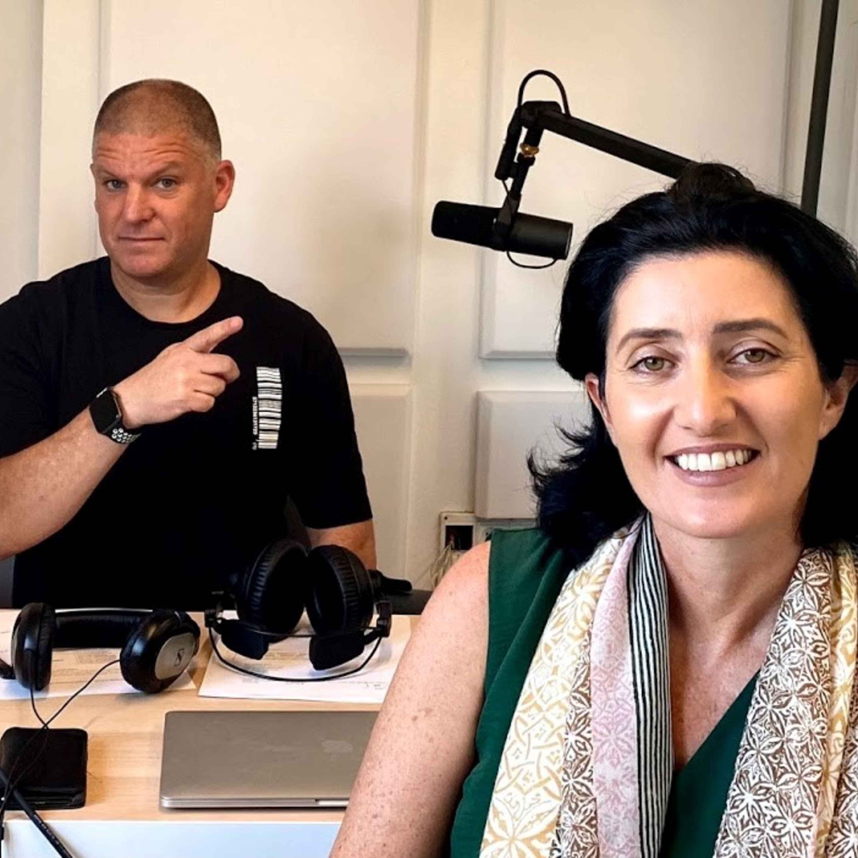 S3E5: קומרסיישן 49B עם נטלי טנא- ספיישל shopping IL, חלק שני Commersation Podcast S3E5: קומרסיישן 49B עם נטלי טנא- ספיישל shopping IL, חלק שני