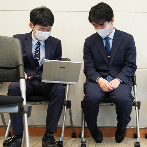 苦手なキノコは？ 自作PCは？ 二十歳になる感慨は？ 藤井聡太竜王が答えます！
