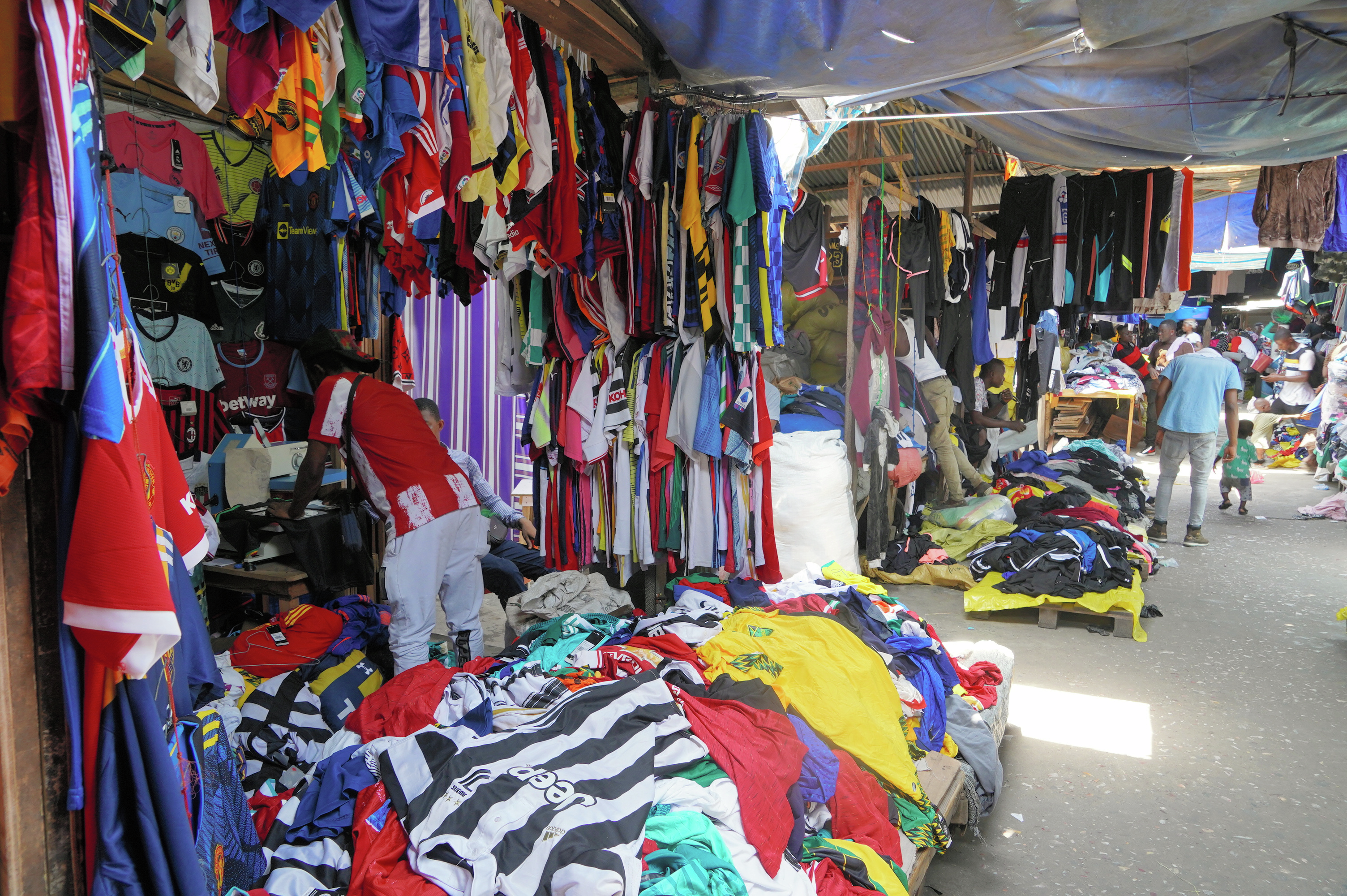 （再）「アフリカ人はどんな服でも着ると？」　ガーナで大量廃棄されている古着 #987