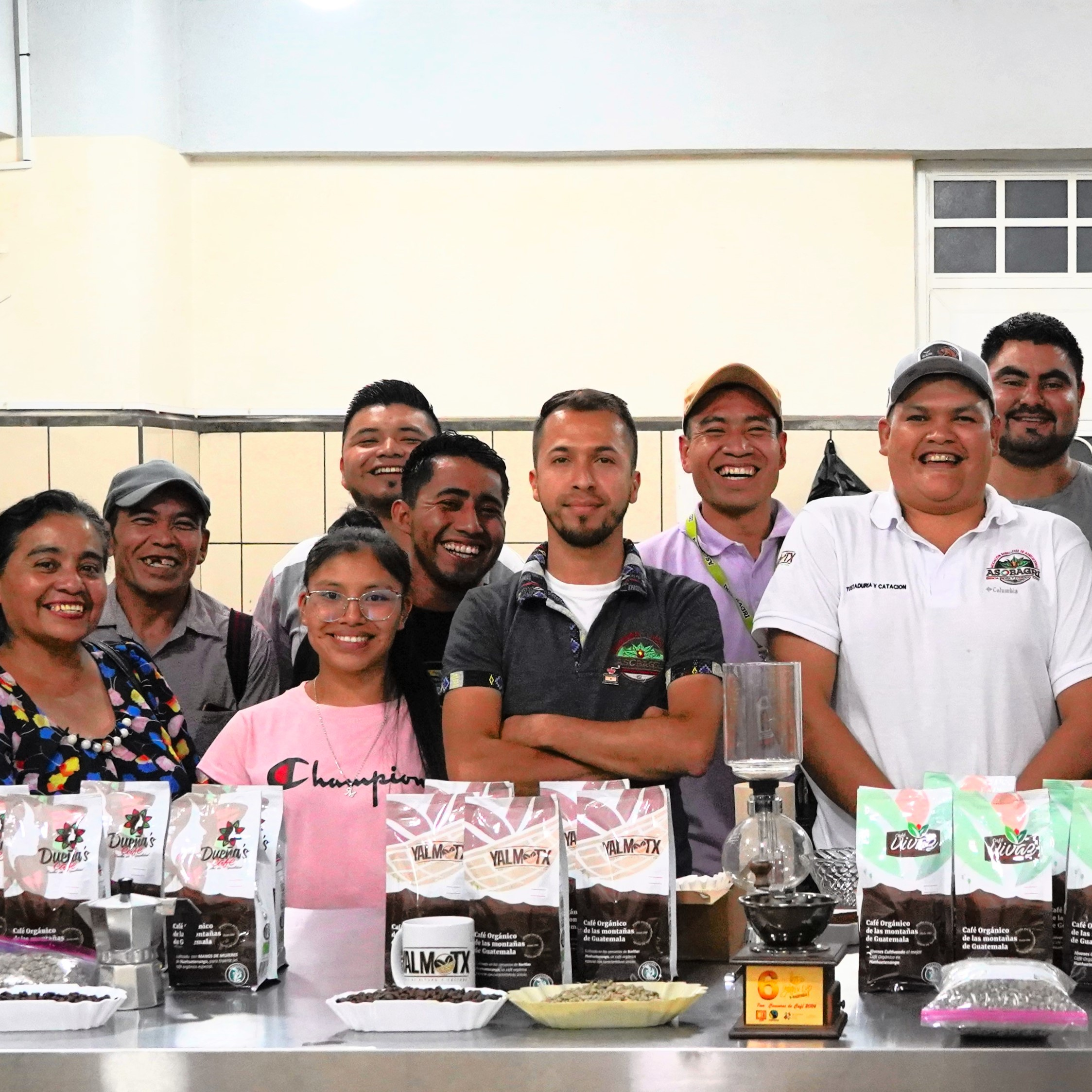 フェアトレードで暮らしが上向きに　子どもが学校に通える、それが幸せ　コーヒー農家を訪ねて　買い物① #838