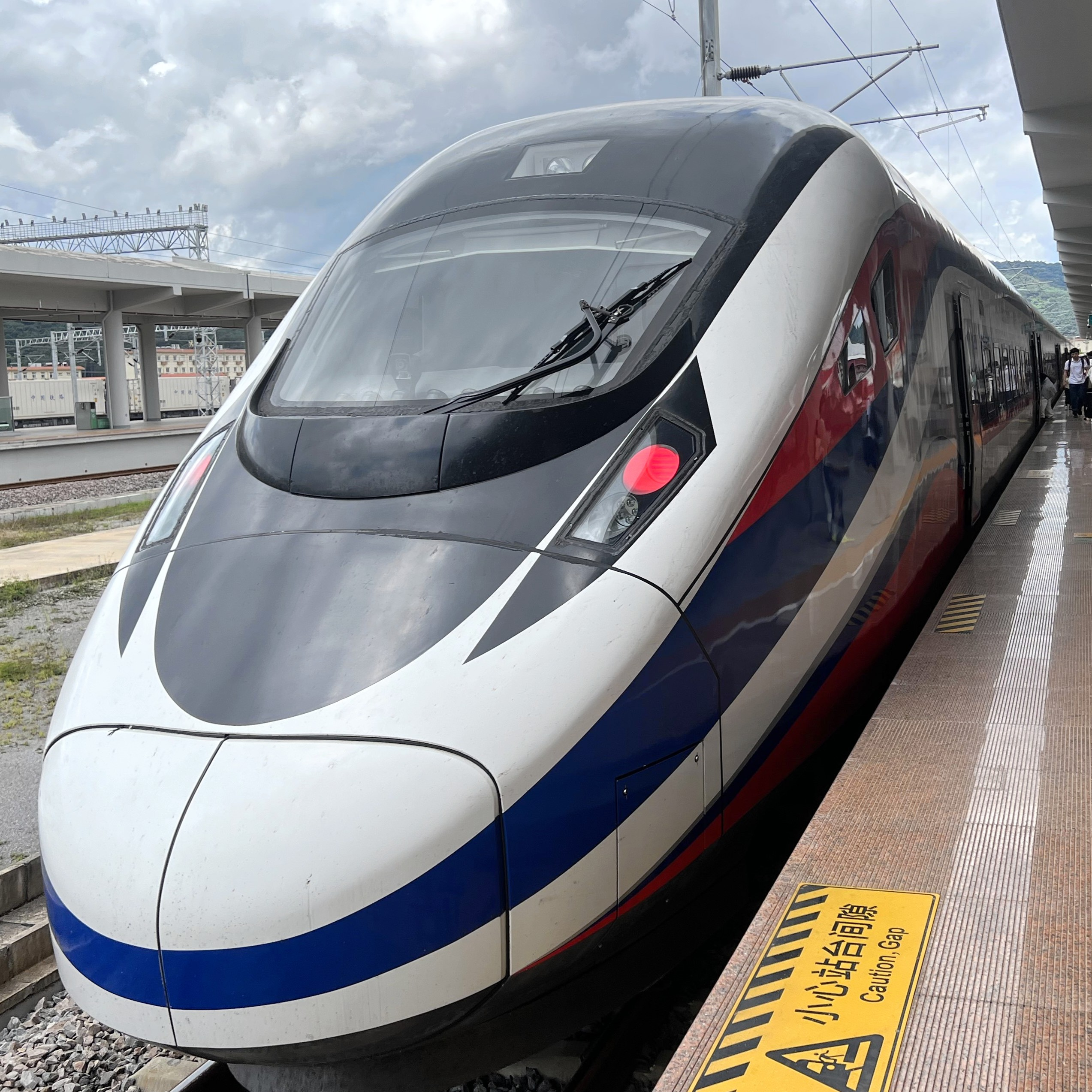 国際列車が通って、ドリアンが半額に？　ラオス中国鉄道に乗って（前編） #50-517