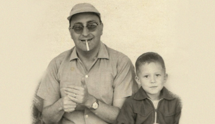 Imagen de apoyo de  Si quieres que tu hijo sea bueno, hazlo feliz [Héctor Abad y el arte de ser padre]
