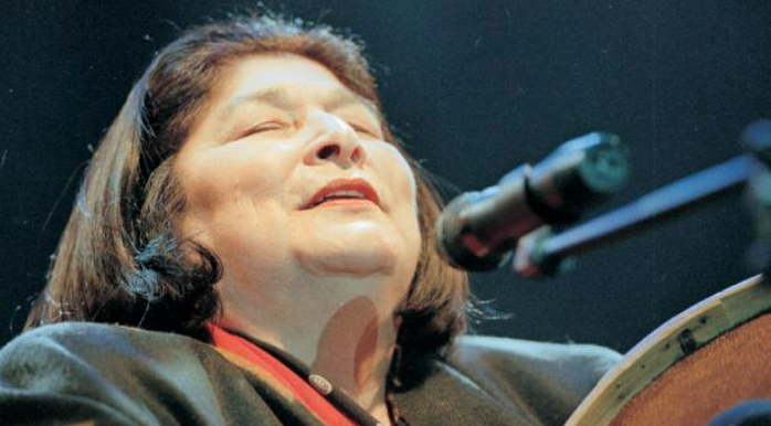 Imagen de apoyo de  Mercedes Sosa y la extraña manía de creer en la vida