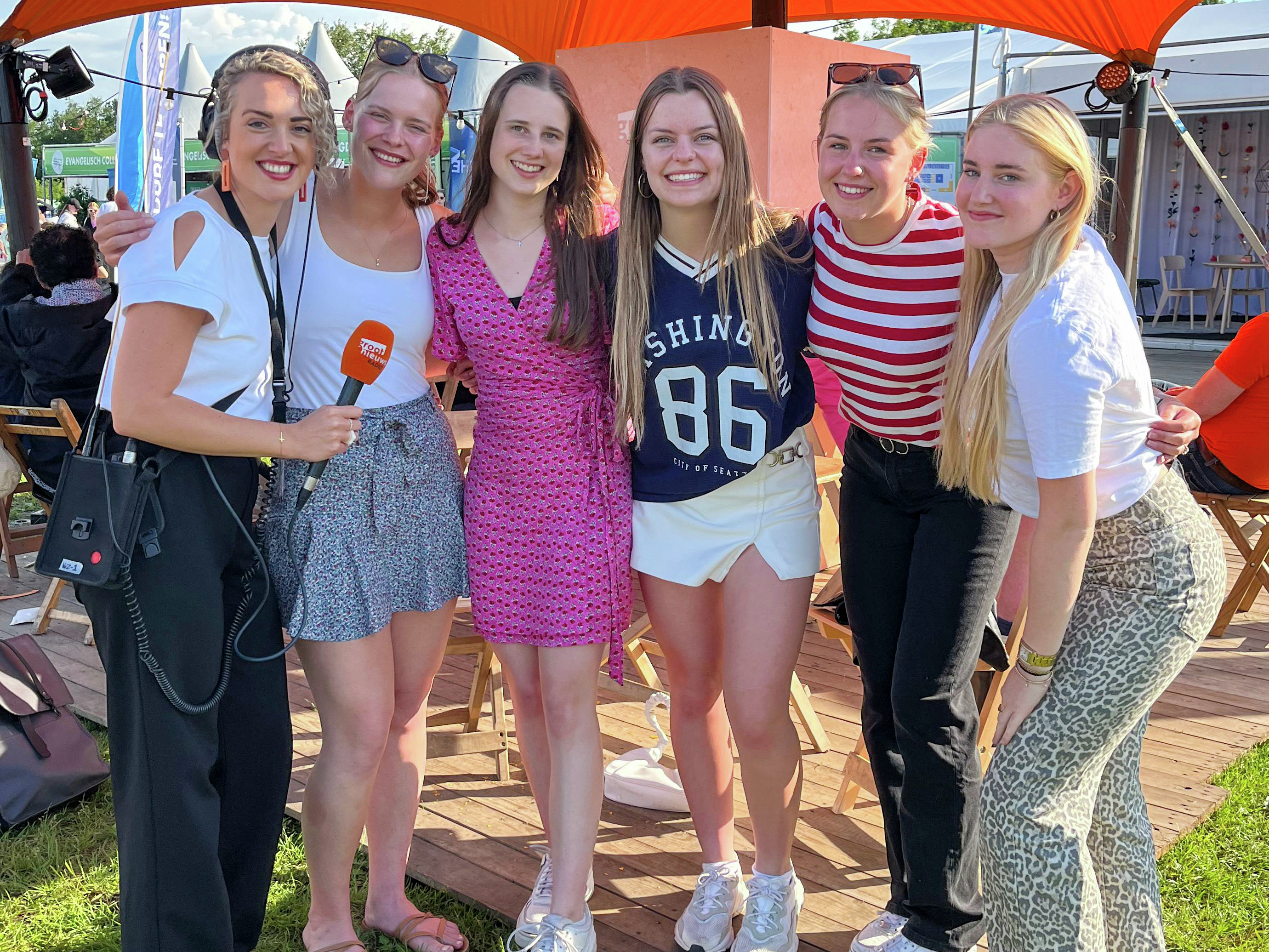 Nieuw leven bij Opwekking: deze vijf vriendinnen lieten zich dopen