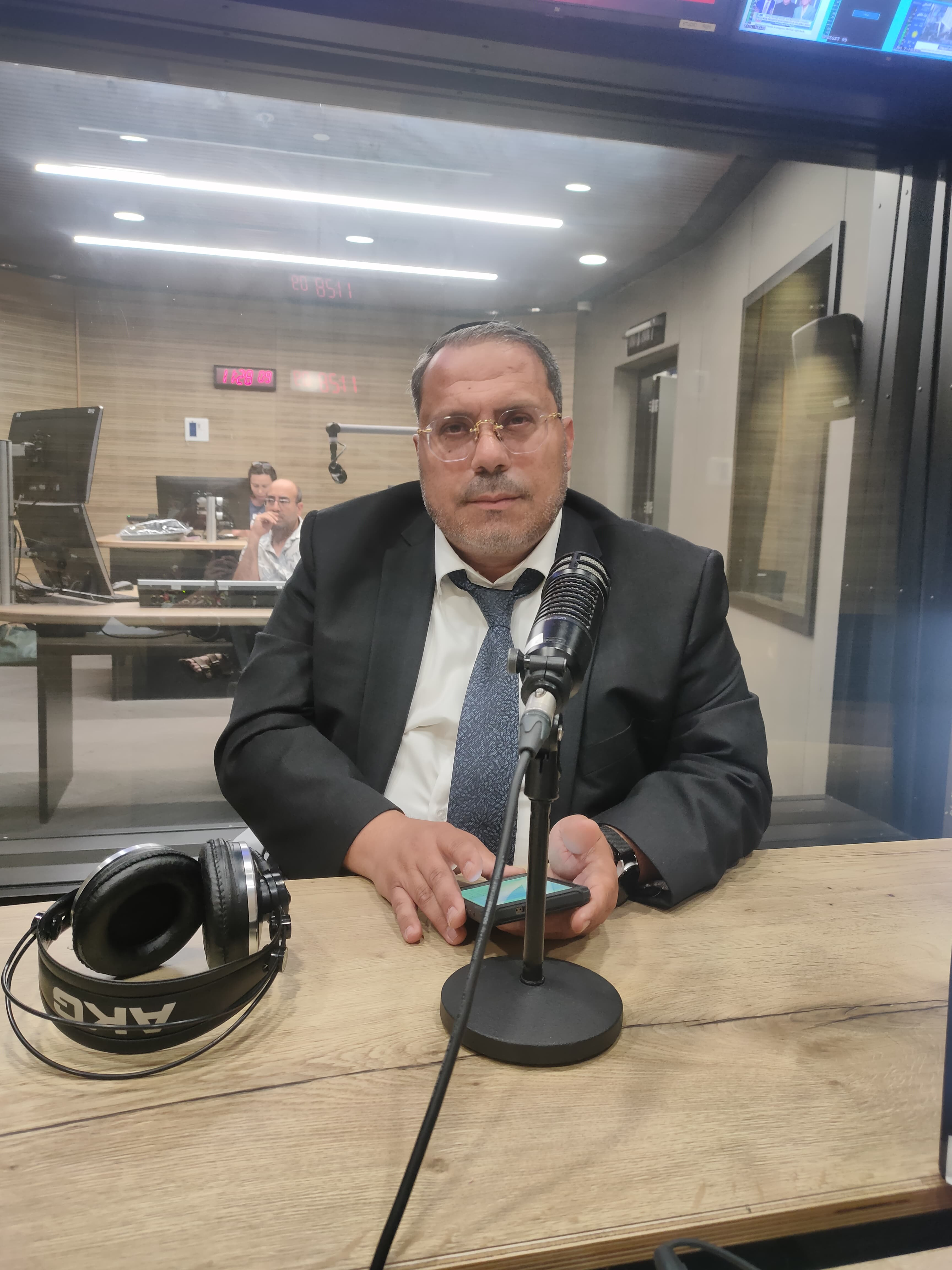 כשהלב רועד: שיחה עם אוריאל בלמס על חוסן, הורות וחרדה בימי חירום