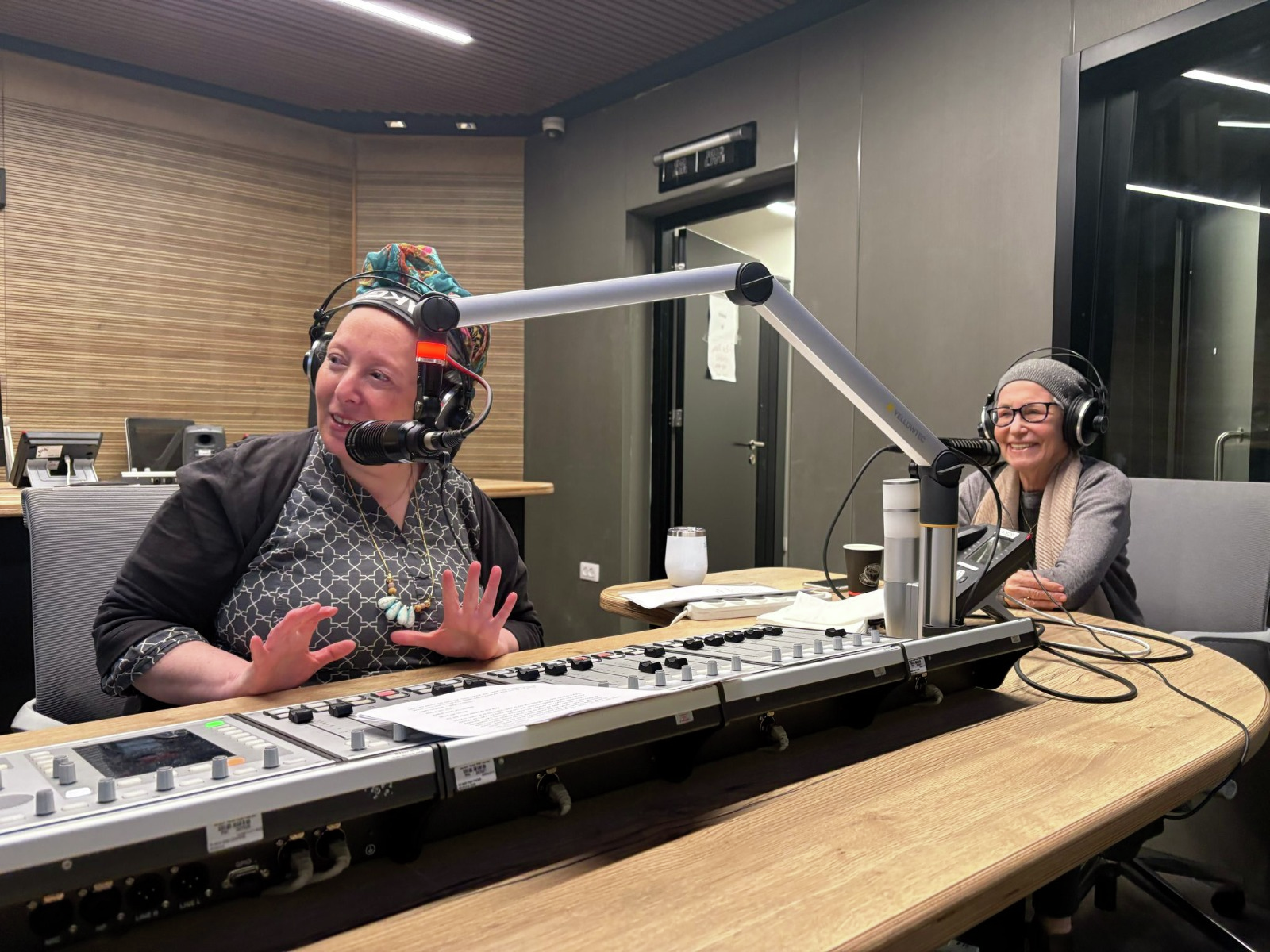 שיר השירים חוגגת שבעים לחמוטל בן זאב