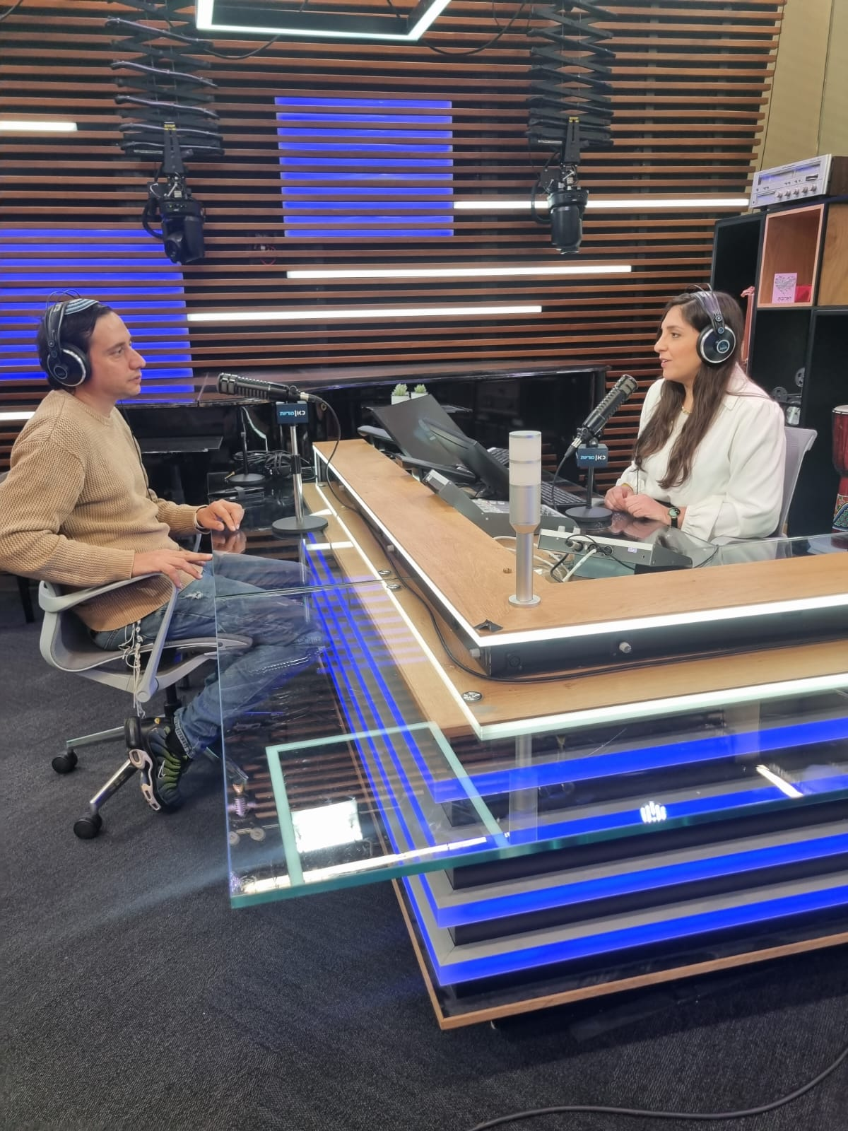 גם גברים עוברים אונס": דנה בצלאל מארחת את יעקב סלע"