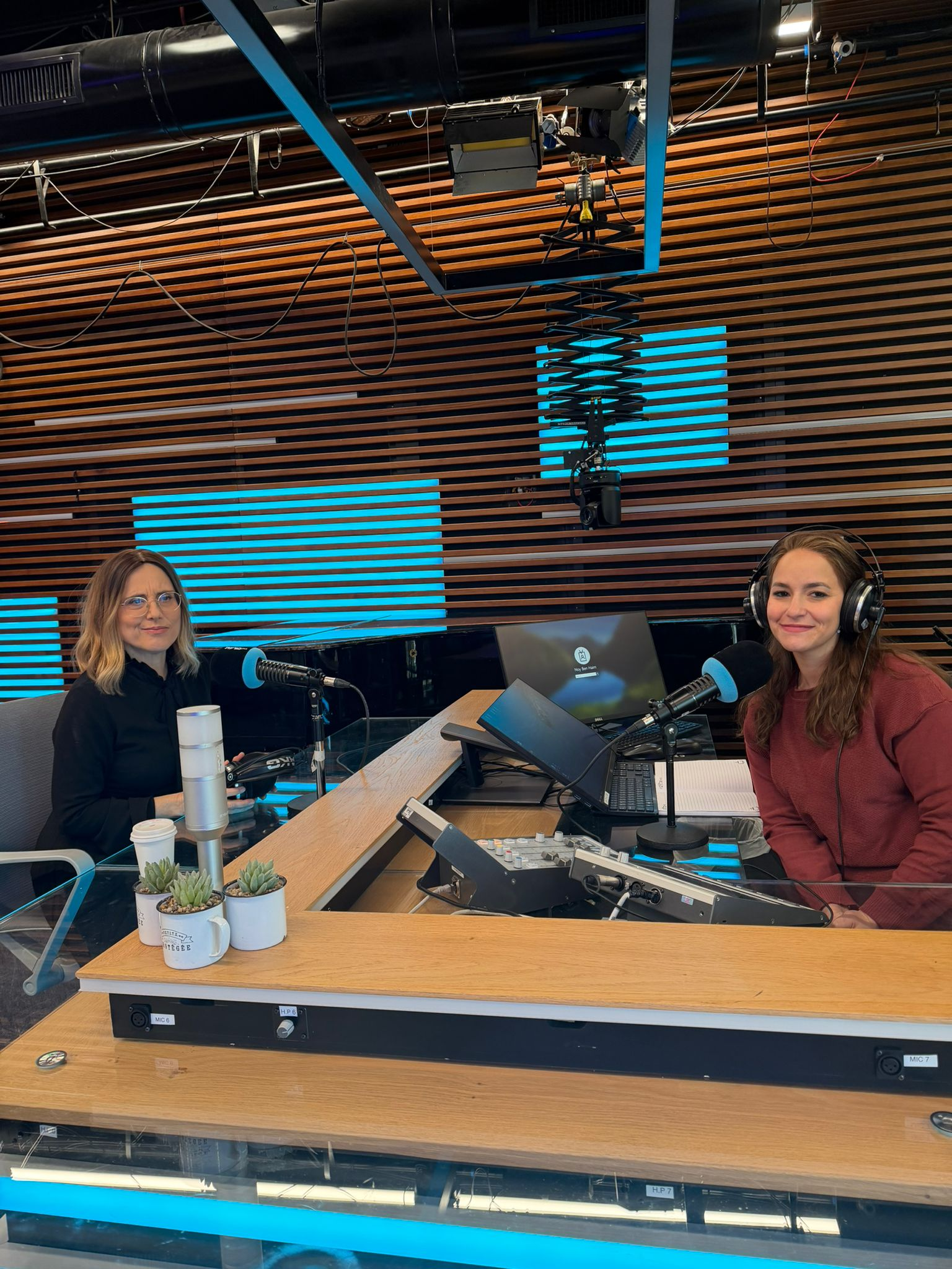 'תדר משלה' - אסתי גרינברג מארחת את אפרת ברזל