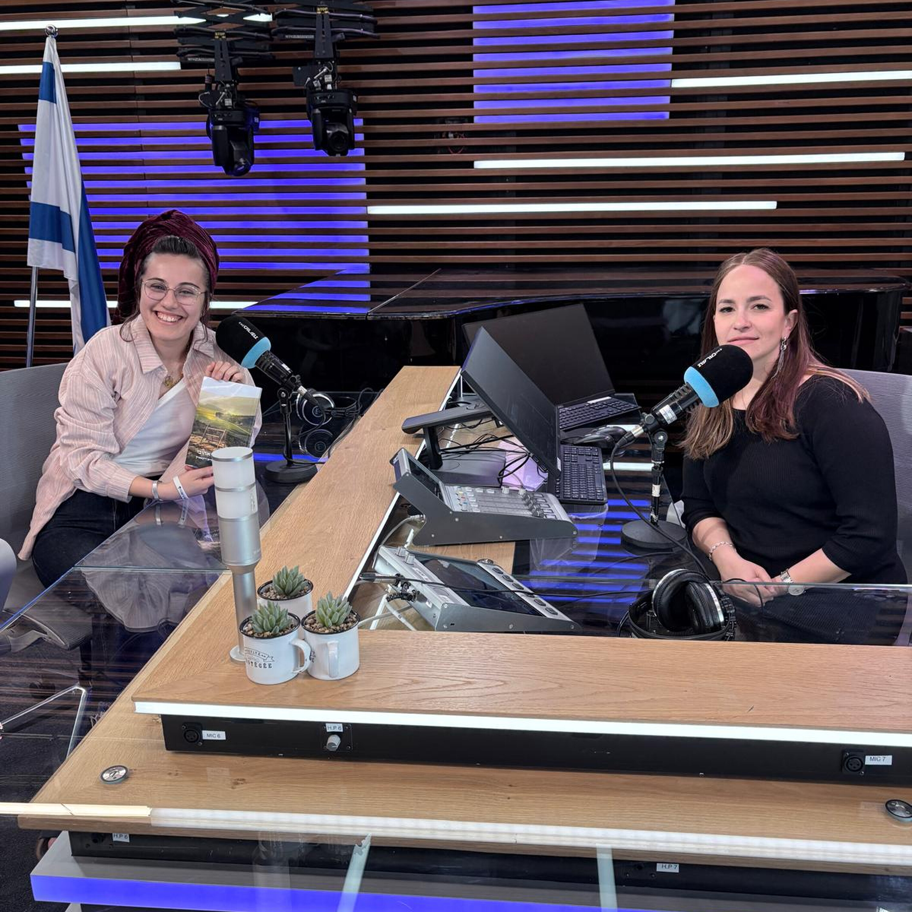 אסתי גרינברג עם מרים דיקשטיין ליום הזיכרון episode artwork
