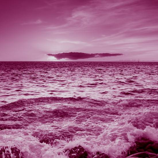 האוקיינוסים ‬חצבו ‬מכתש ‬בינינו