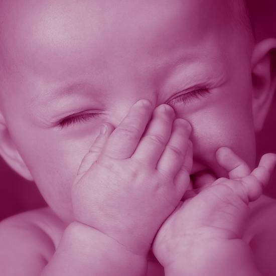 וריח ילדות ריח דבק ואורן הוא ניחוח לילו של הגוף