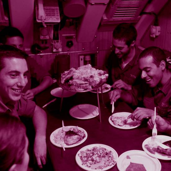 היא עוברת! היא חוזרת! היא עושה קציצות של תרד ושורפת את כולן, הפלא ופלא