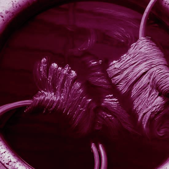 אדום אדום הוא השטיח, הנח לו בחדרי, אדום אדום בצמתך הסרט