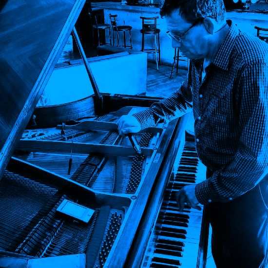 מכוון פסנתרים- משה פורת