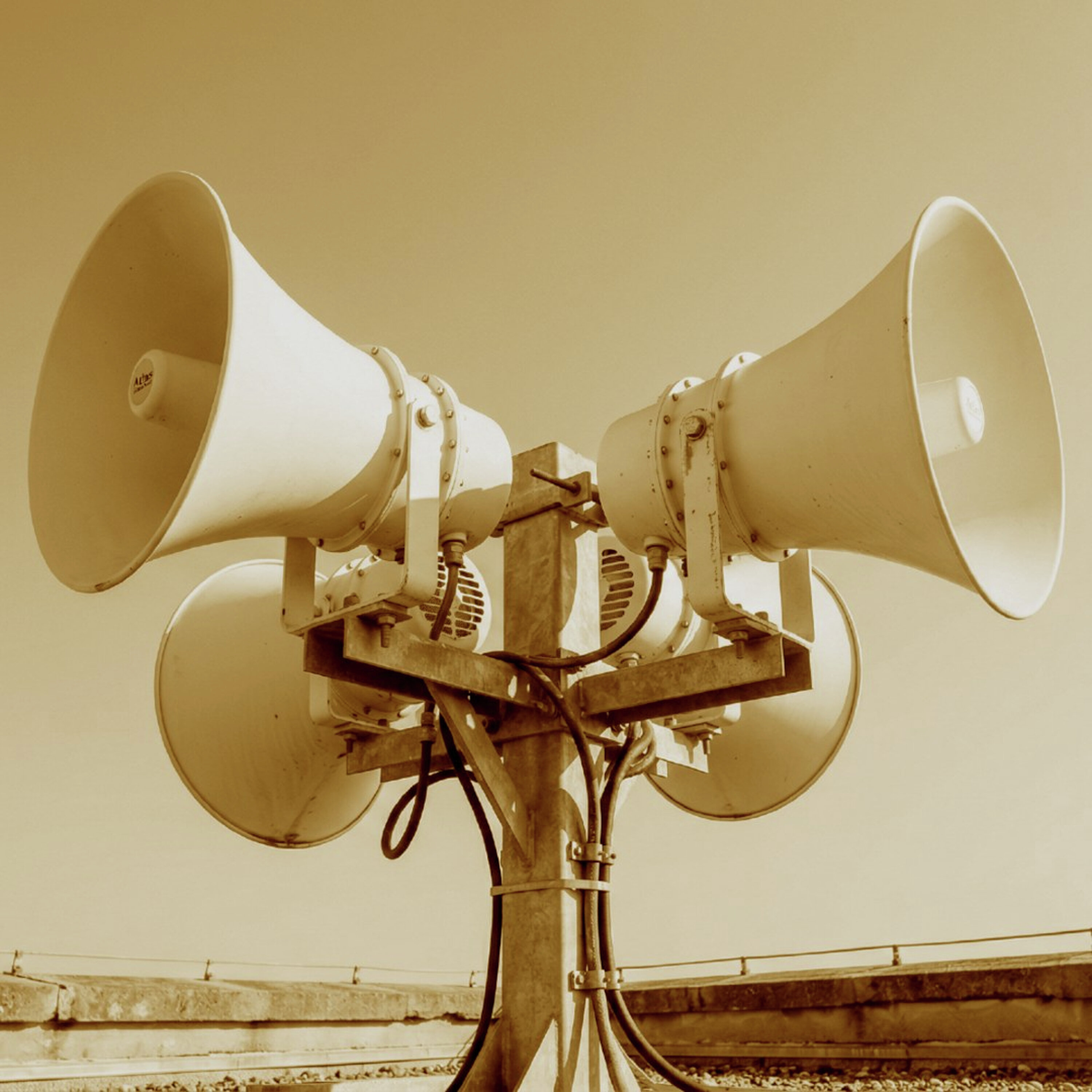 ההיסטוריה של האזעקות (פרק אורח של הפודקאסט סוכן סודי)