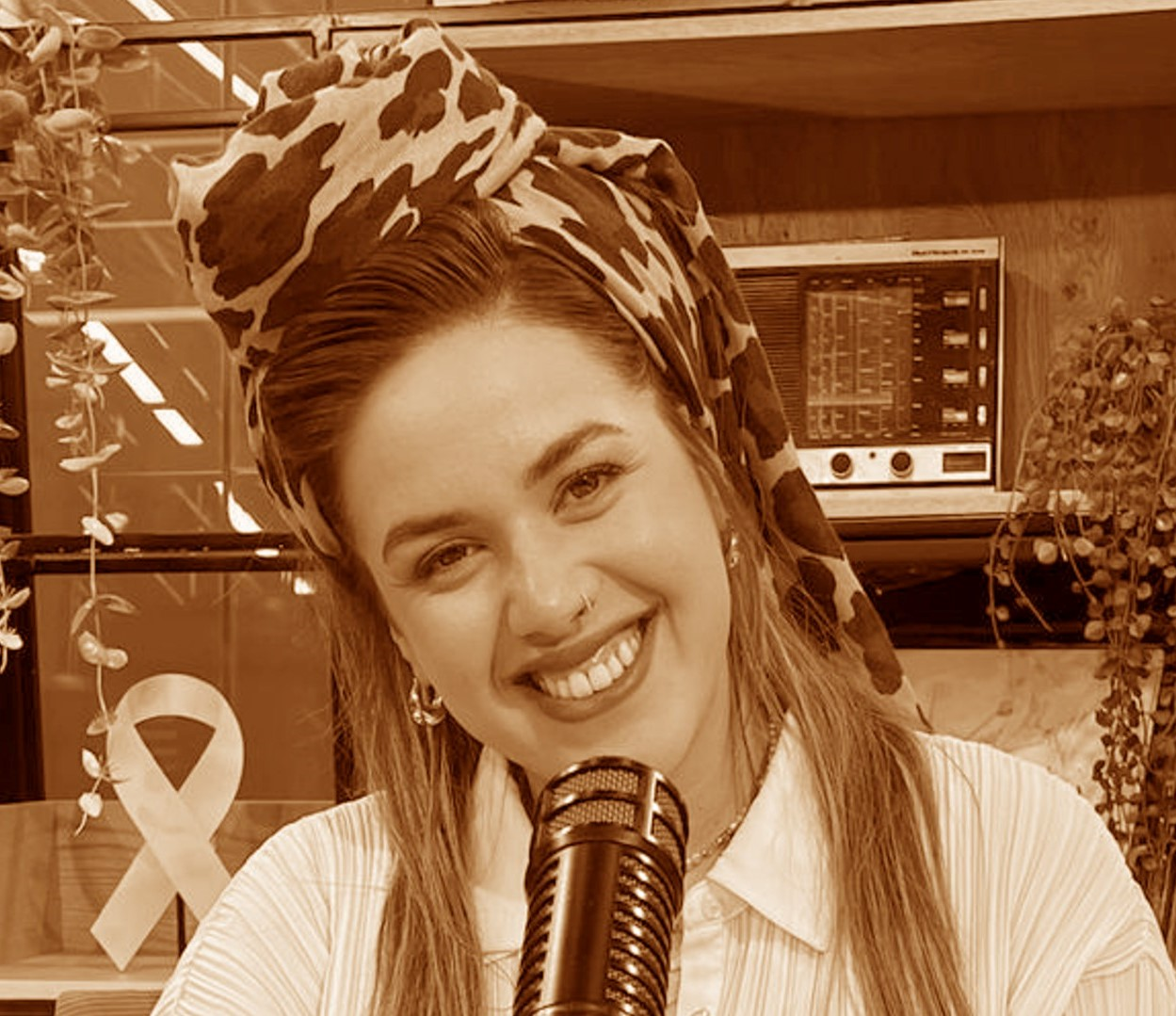 אותנו לא רואים במדים