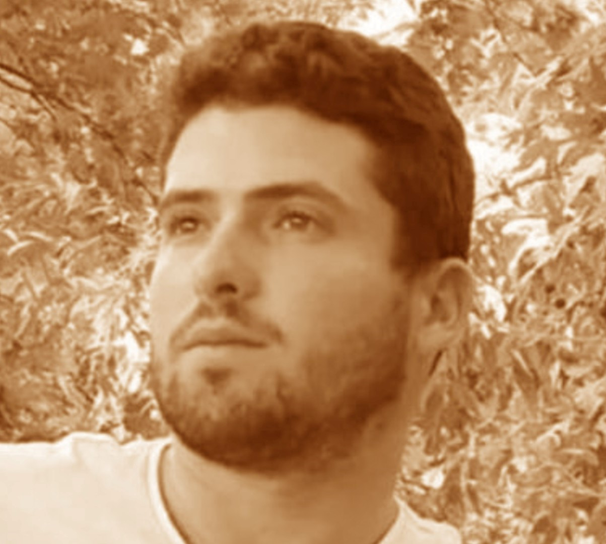 כולנו חצאים של מישהו