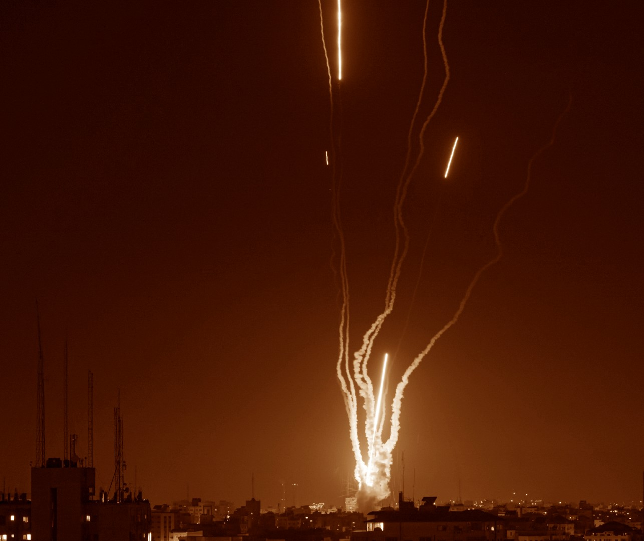 העולם מעריץ כח