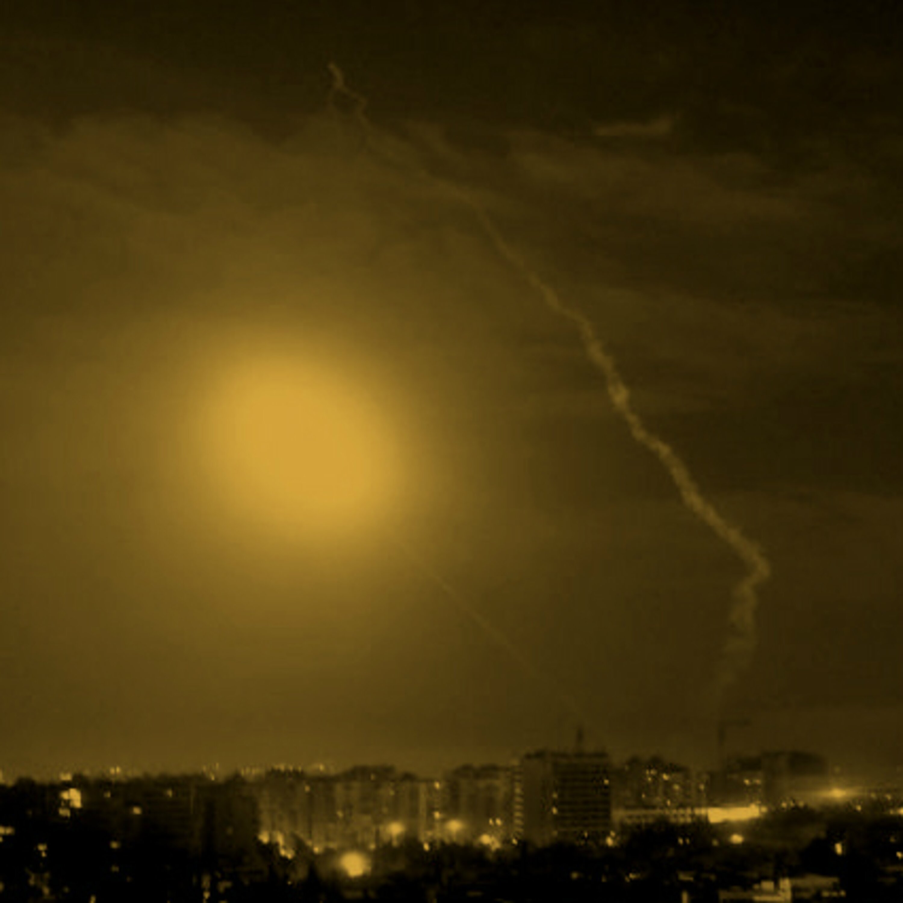 רעמים וברקים השעה הבינלאומית – כאן עולמי International Hour רעמים וברקים