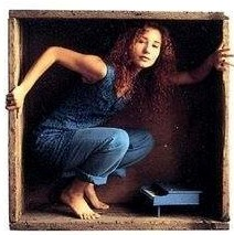 אלבום לאי בודד - Tori Amos - Little Eathquakes episode artwork