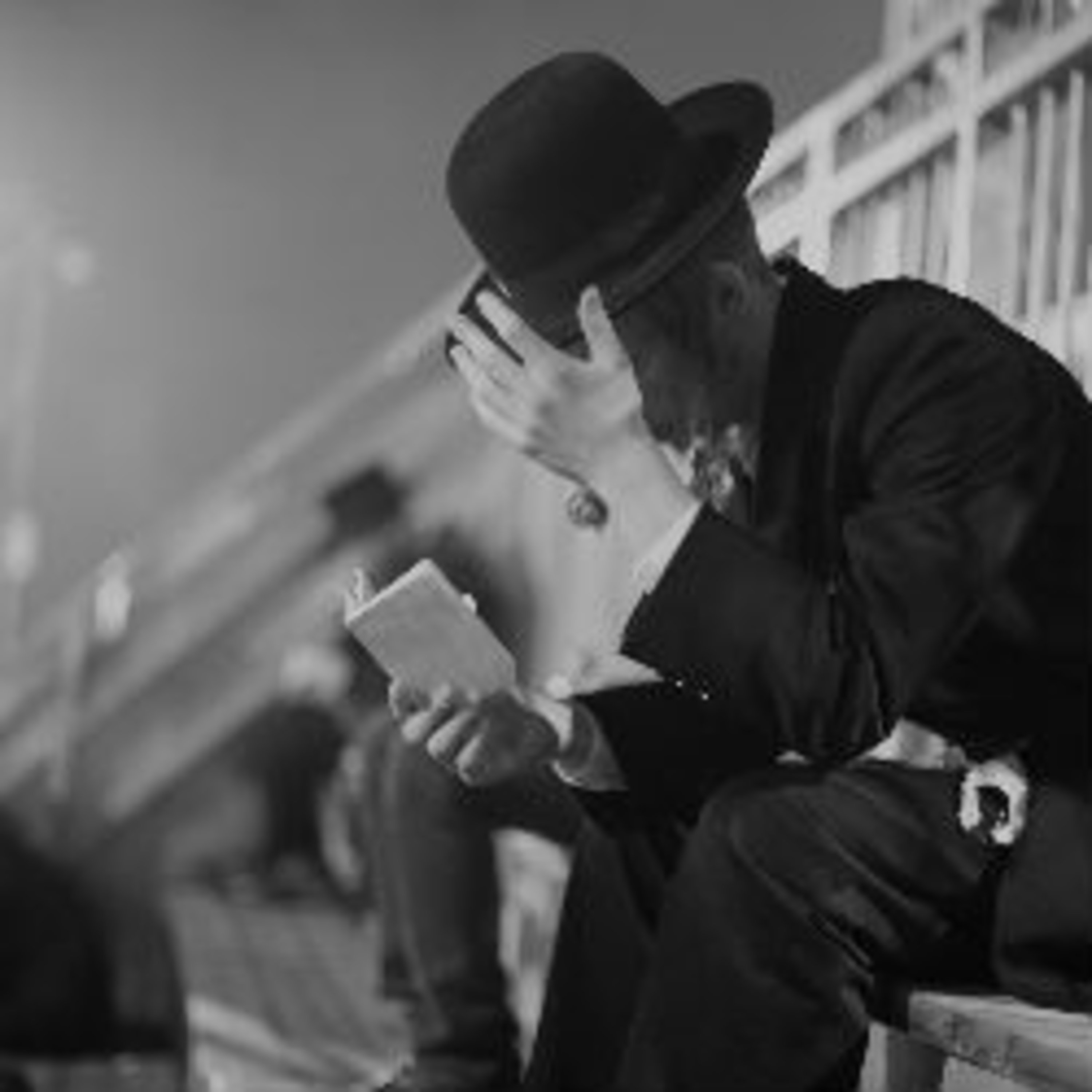 "אולי אדיוטים, אבל לא שונאי ישראל" "אולי אדיוטים, אבל לא שונאי ישראל"