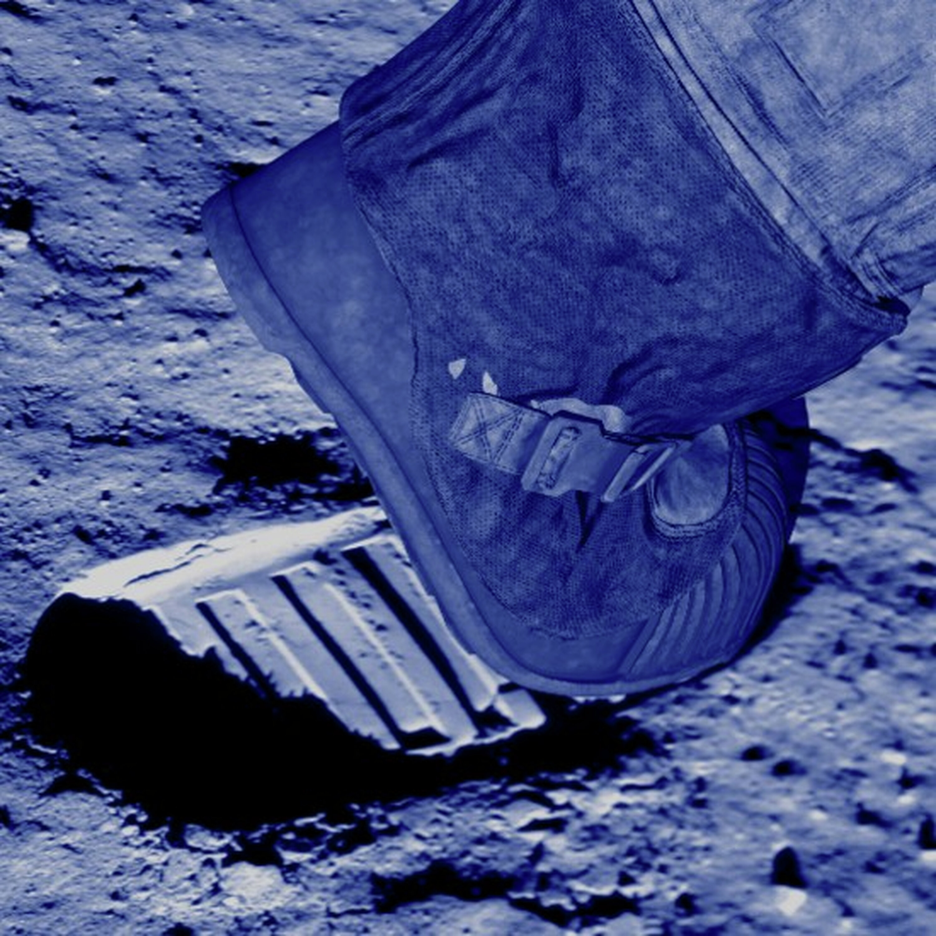 פרק 23: ריח הירח - המסע הראשון לעולם אחר