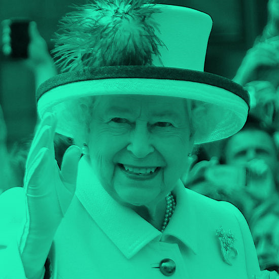 מלכת אנגליה | מוכיחה שאנו זקוקים לעולם האגדות