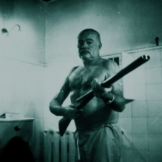 אין קץ לנשק: ארנסט המינגווי והאקדח האמריקני