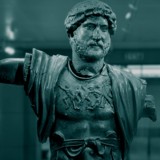 אדריאנוס: בונה רומי, מחריב יהודה