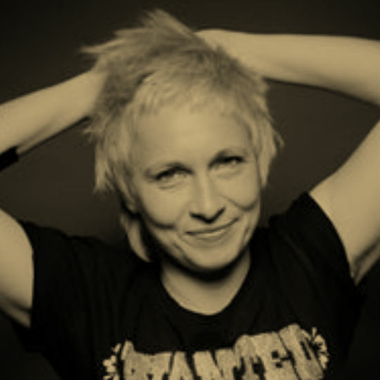 הזמרת אליוט