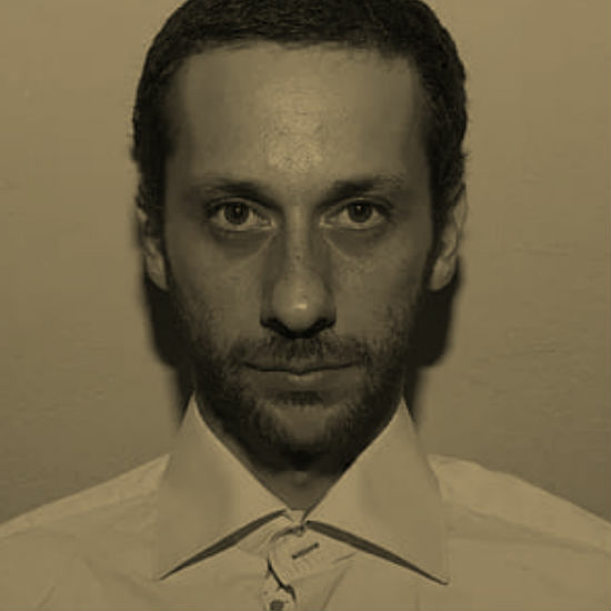 השחקן אריאל ברונז