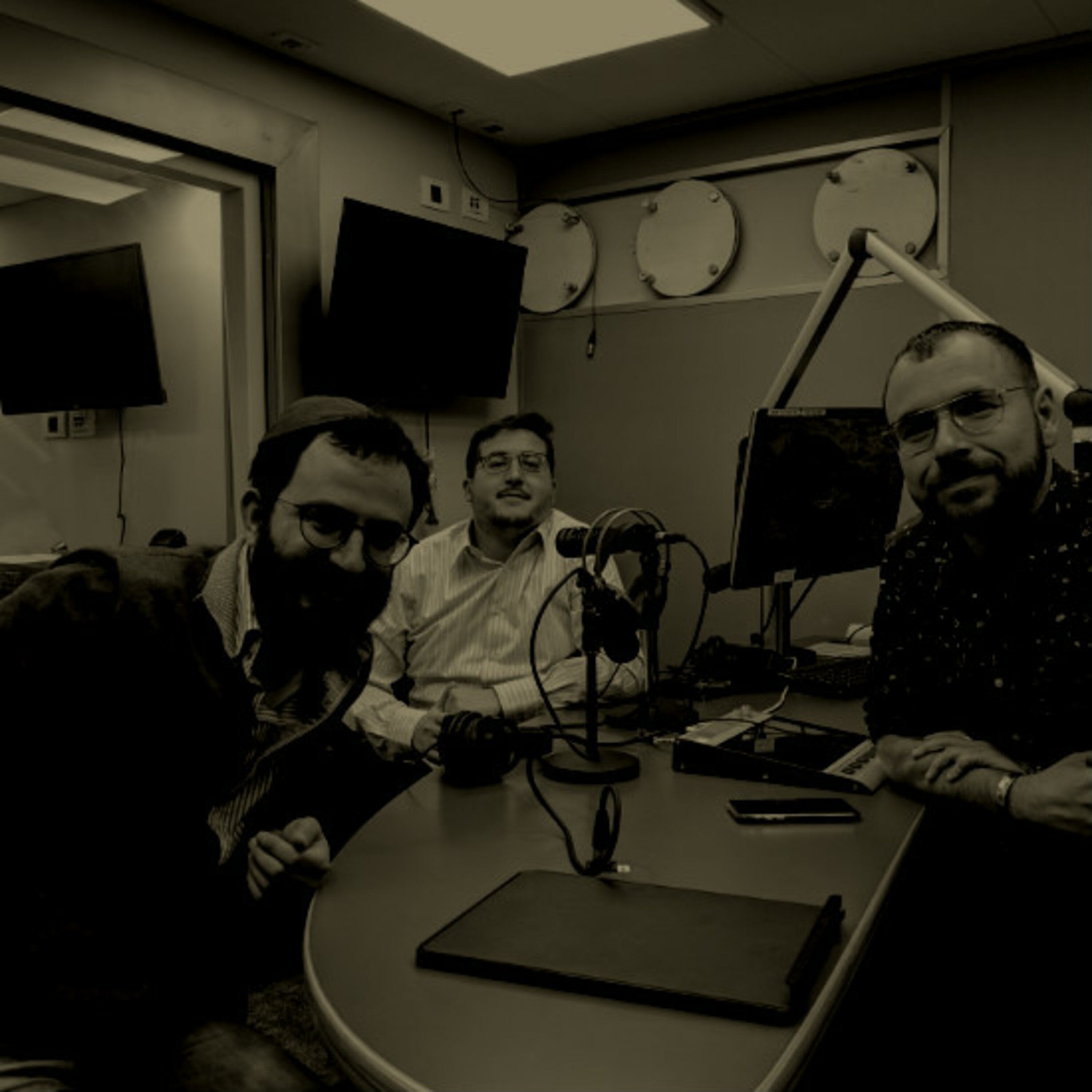 פרק 25 | מנדי וביתאן: ביקורת אישית על גדולי ישראל - לא אצלנו פרק 25 | מנדי וביתאן: ביקורת אישית על גדולי ישראל - לא אצלנו