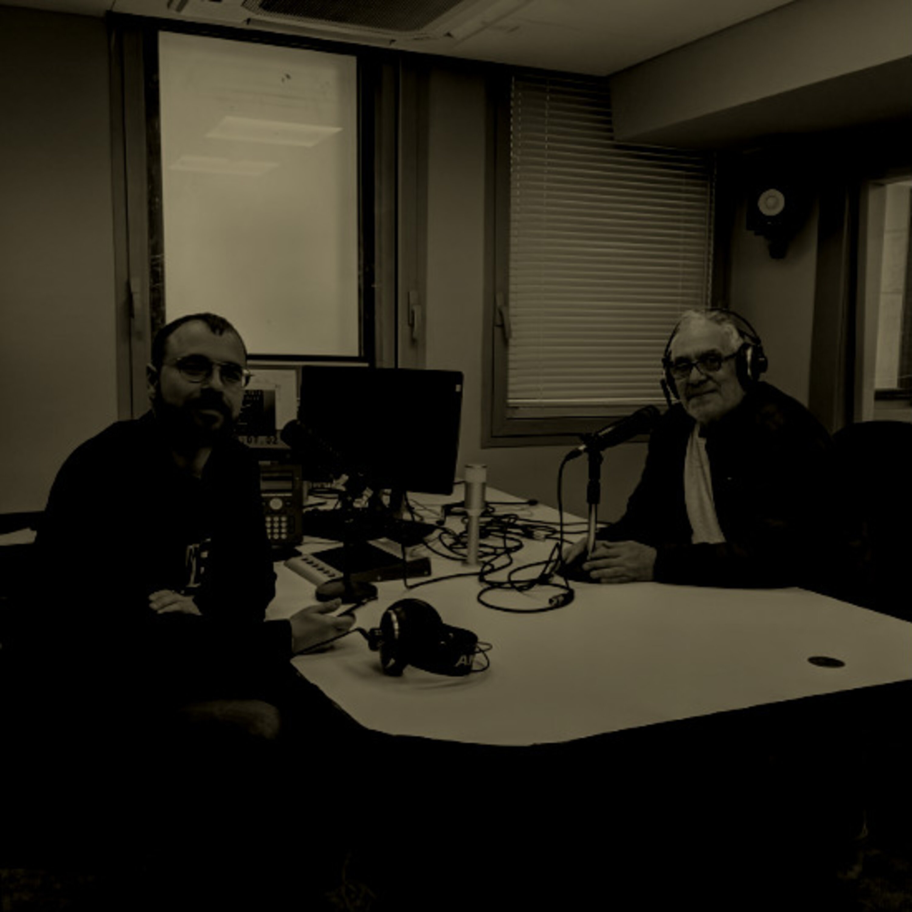 פרק 27 | ז'וז'ו אבוטבול: ראוי שעיתונאים יבהירו מה עמדתם הפוליטית כדי שהמאזינים ידעו כיצד להתייחס אליהם פרק 27 | ז'וז'ו אבוטבול: ראוי שעיתונאים יבהירו מה עמדתם הפוליטית כדי שהמאזינים ידעו כיצד להתייחס אליהם