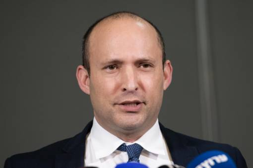 בנט: נתניהו חזק מול בני ואשתי אבל חלש מול שמי שיכול לסייע לעסקים