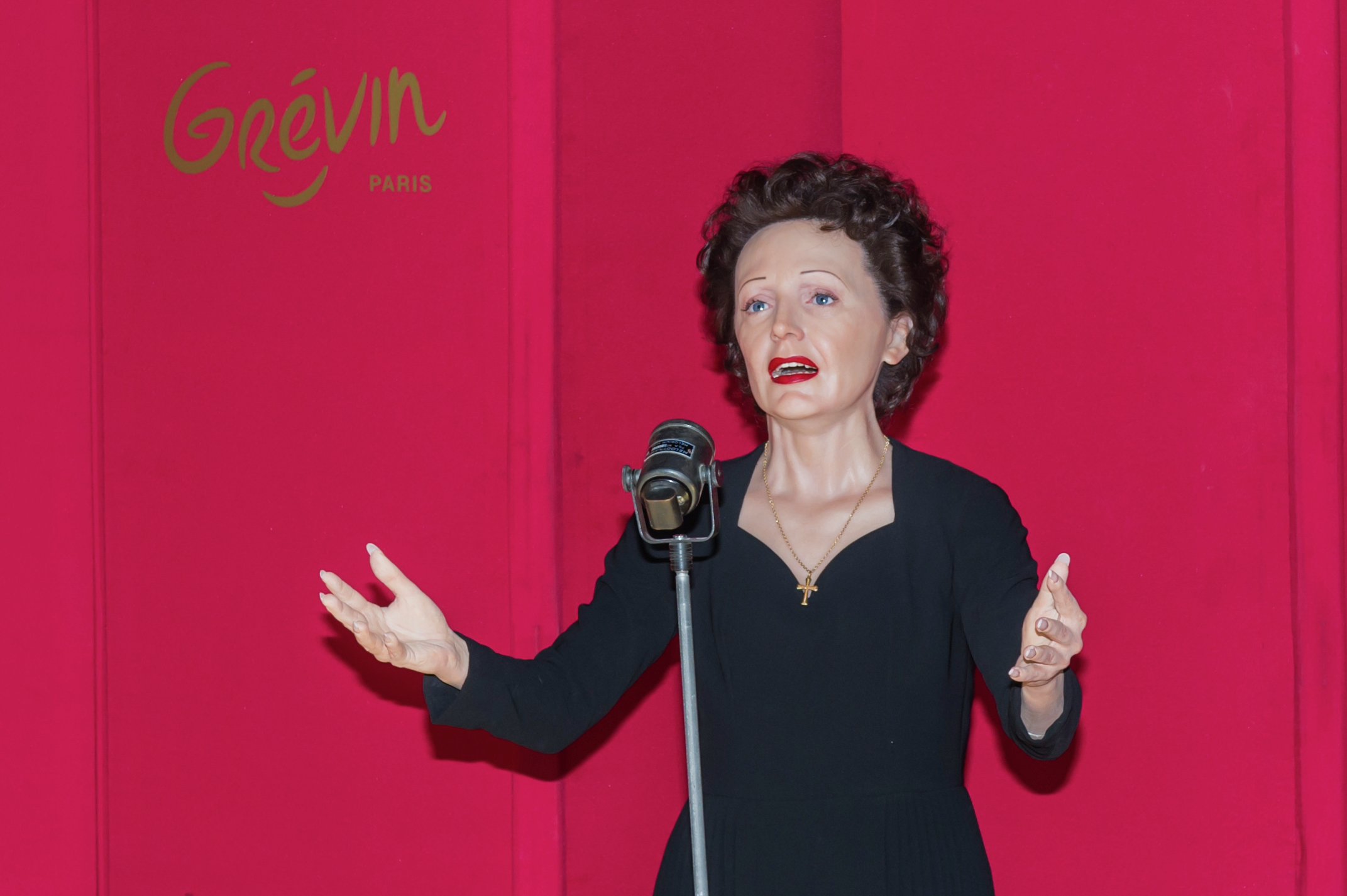 האם הזמרת אדית פיאף תוכר כחסידת אומות העולם?