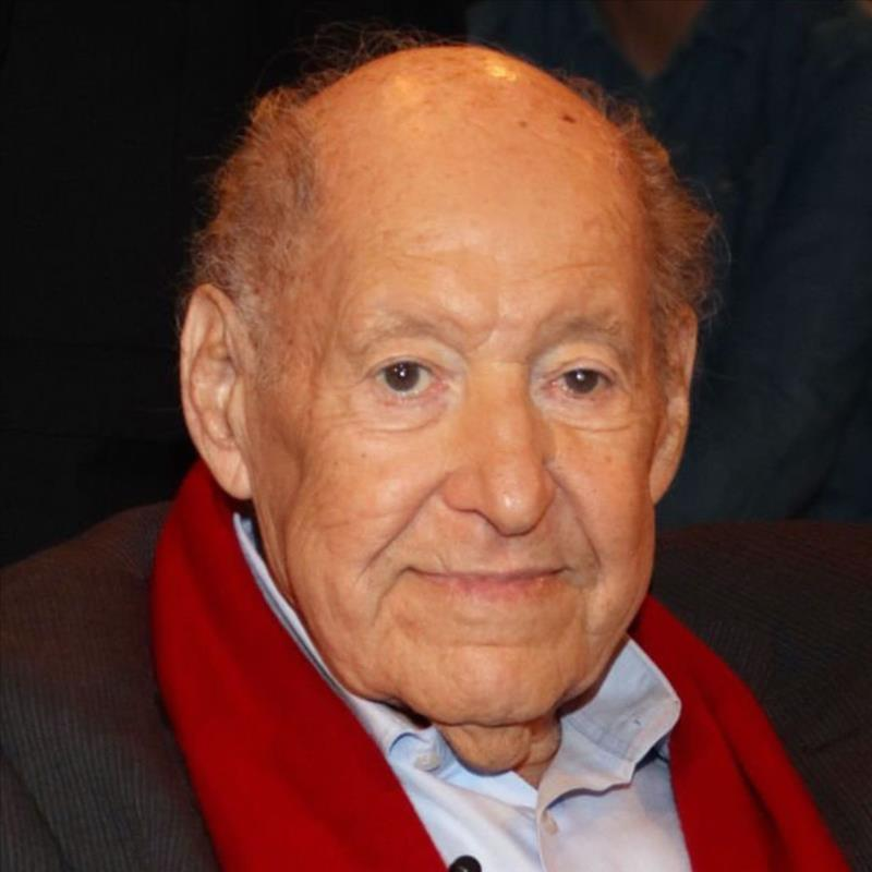 "הזיכרון שכל רגע אתה עלול להתגלות כיהודי לא מש ממני"