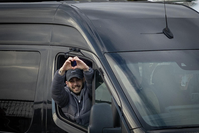 "מאחל הצלחה לכוחות צה"ל, מקווה שלא יפגעו באחים שלי בעזה"