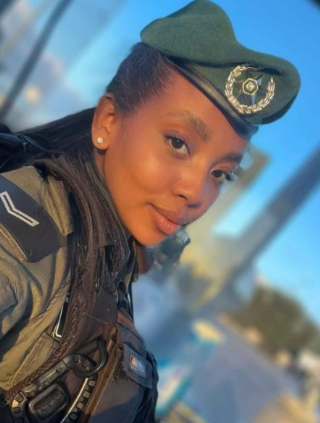 "היא היתה הפרח שלנו. אהובת הפלוגה. בגוף שלה היא הגנה על כולנו"